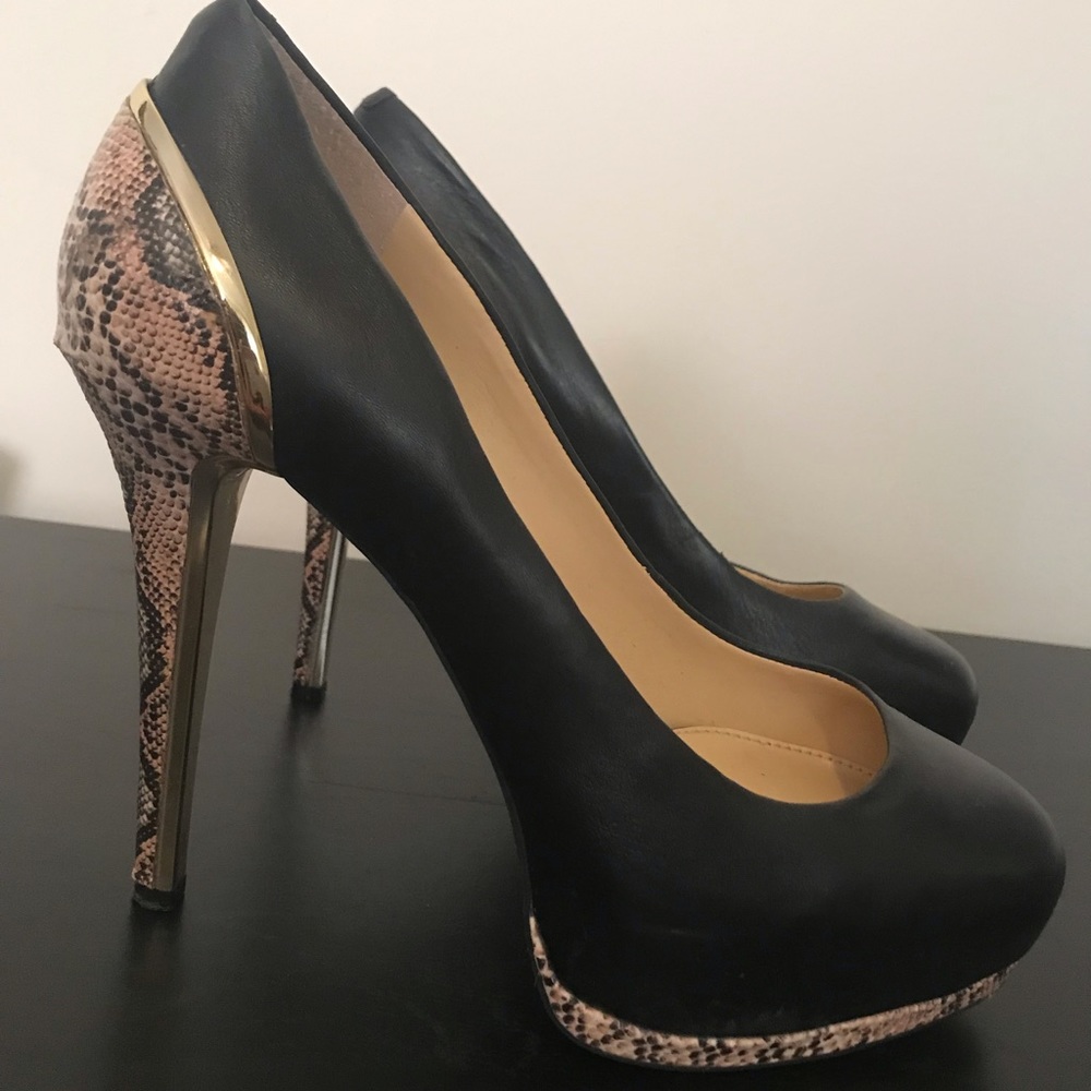 Black and Snake Skin Gianni Bini Heel